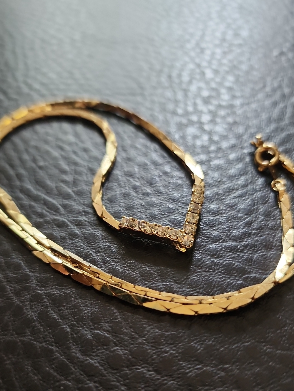 VTG Elegant Gold-Tone Women's V Necklace with Pavé Accent - Picture 3 of 10